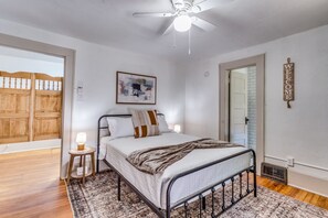 1 dormitorio, escritorio, tabla de planchar con plancha y wifi gratis