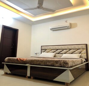 Deluxe Double Room | Free WiFi - Paradise Inn Hotel & Party Hall (Talwandi Sabo)