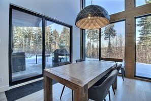 Dining - Scandinavian Chalet in Saint-Urbain, Charlevoix (Saint-Urbain)