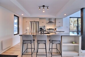 Micro-ondes, four, plaque de cuisson, lave-vaisselle