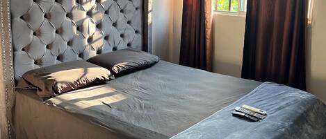 Fer et planche à repasser, Wi-Fi, draps fournis