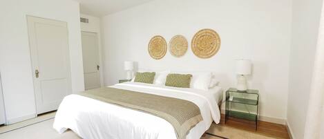 2 bedrooms, desk, iron/ironing board, travel crib