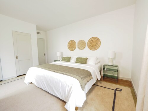 Heart of Kern - w/ fast wifi 609Mbps - Full Kitchen - Child Safe - Pets Ok -