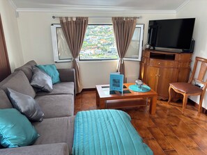 Smart TV - Sea & Mountain View Home in Machico - 5 min from the beach! (Machico)