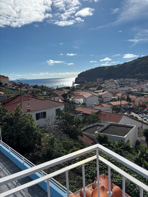 Property grounds - Sea & Mountain View Home in Machico - 5 min from the beach! (Machico)