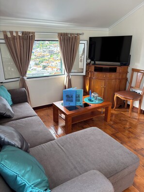 Smart TV - Sea & Mountain View Home in Machico - 5 min from the beach! (Machico)