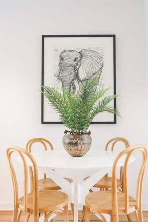 Dining - Boutique Beach Stay Acland Street (St Kilda)