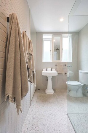 Bathroom - Boutique Beach Stay Acland Street (St Kilda)