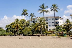 Exterior - Oceanfront, 24/7 security and A/C (Parrita)