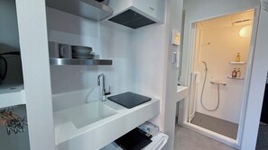 Studio | Private kitchen | Mini-fridge, microwave, cookware/dishes/utensils - Moat Inside Tenjin (Fukuoka)