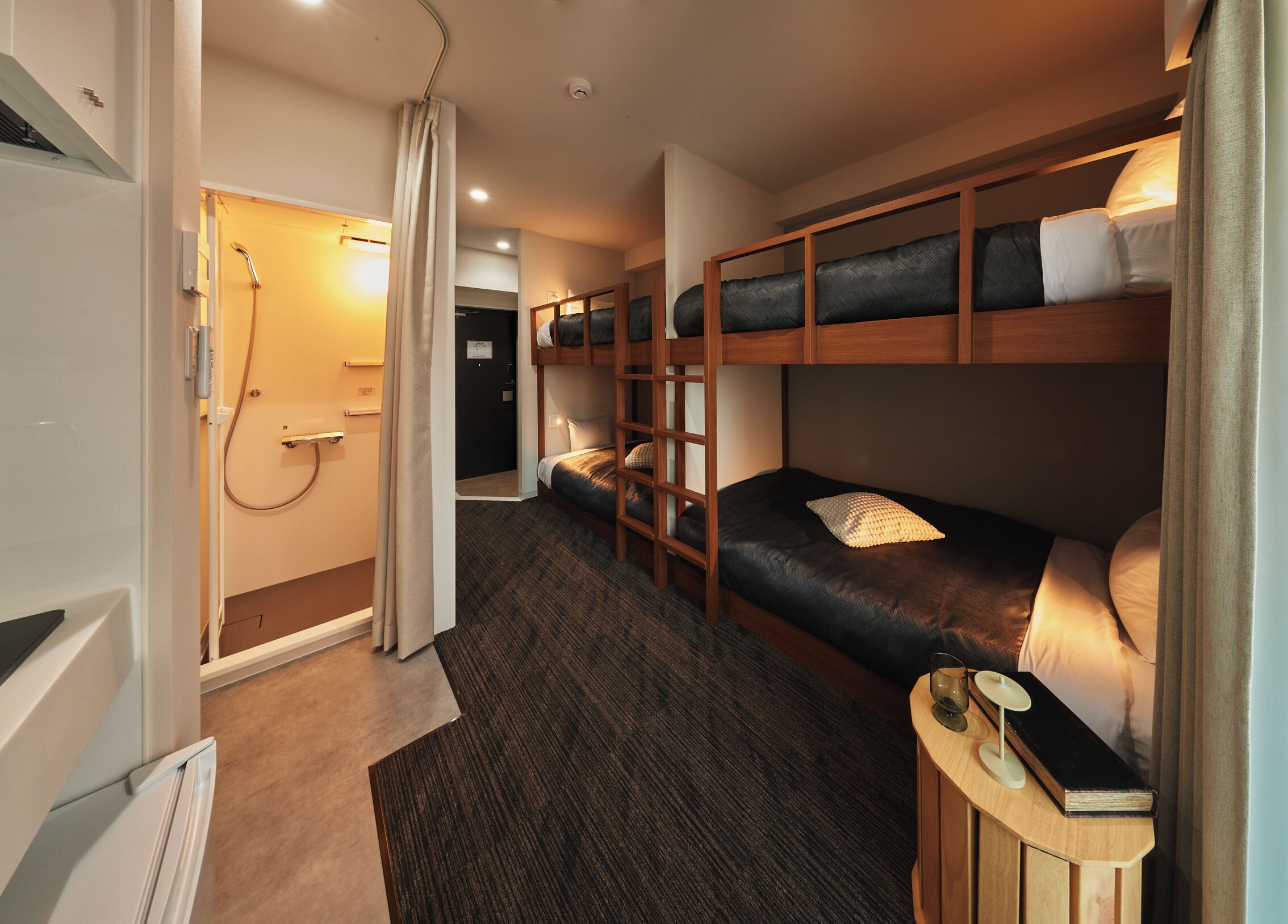 Studio | Wi-Fi gratis dan seprai linen