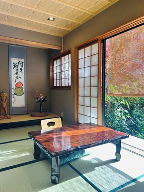 Desk, laptop workspace, free WiFi, bed sheets - Ryokan Matsumae (Nara)