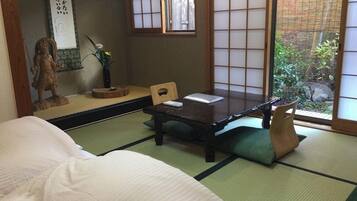 Bureau, espace de travail pour ordinateur portable, Wi-Fi gratuit