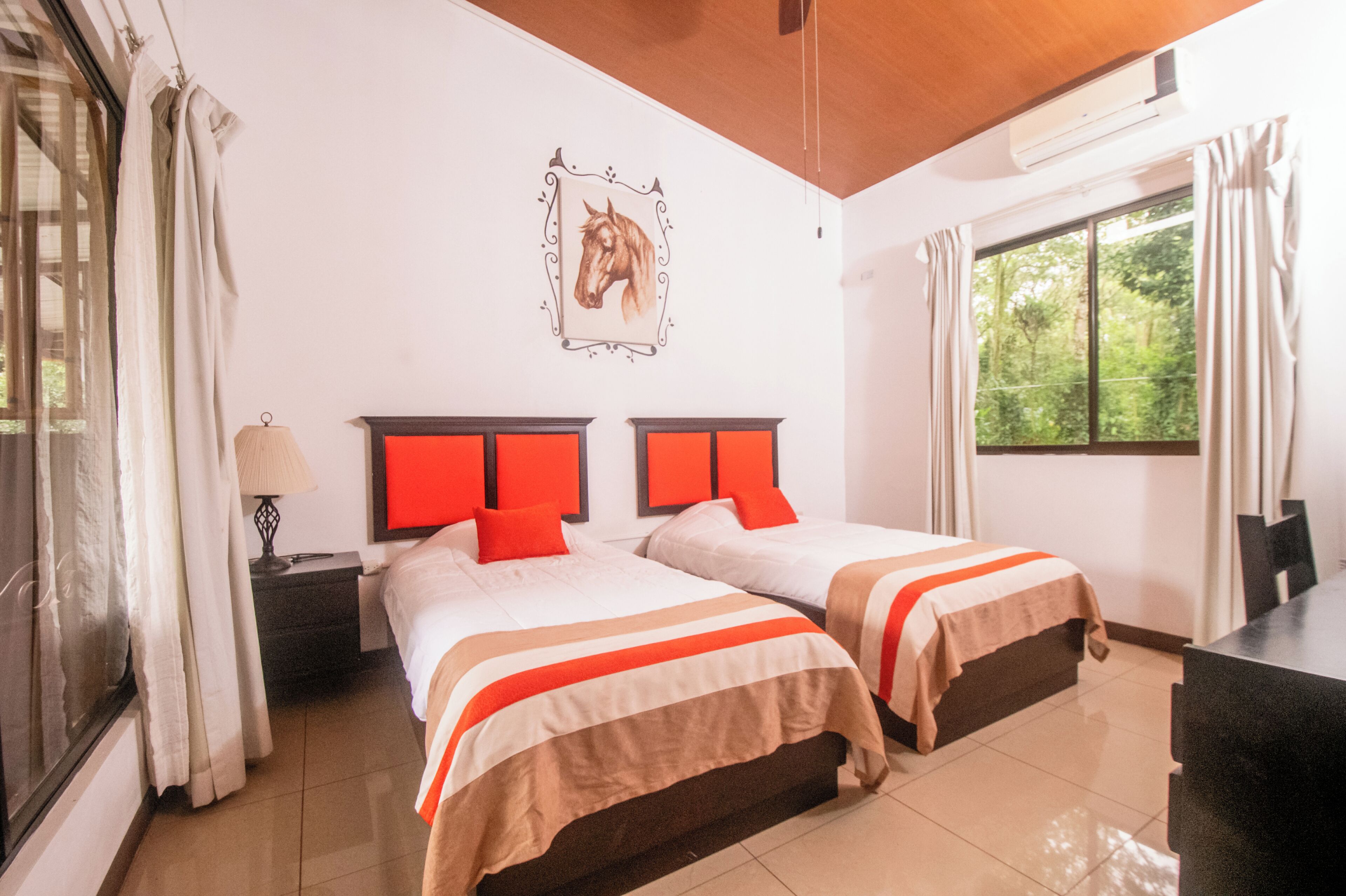 コンフォート 4 人部屋 | デスク、WiFi (無料)