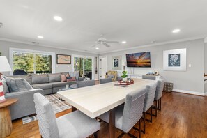 Interior - NEW! Lakefront, Dock, Fire Pit, Grill, Kayaks, Paddleboards, Foosball, Arcade (Macon)