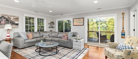 Smart-TV, Tischfußball, Bücher