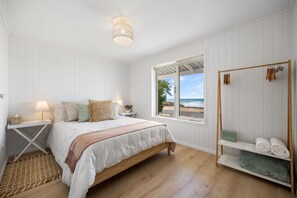 4 bedrooms, iron/ironing board, WiFi, bed sheets - Nest @ Bashams—A Panoramic Oceanfront Sanctuary (Middleton)
