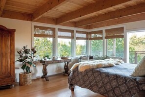 4 bedrooms, WiFi, bed sheets - Gorgeous 4-bedroom house in soothing Larkspur neighborhood (Larkspur)