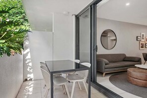 Outdoor dining - Portside Wharf Retreat | 1-Bedroom King Bed (Brisbane)