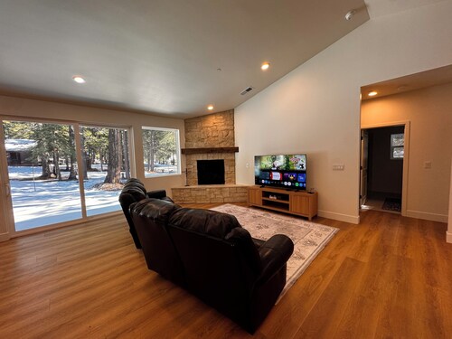 Adventure-Ready Lake Almanor West Cabin