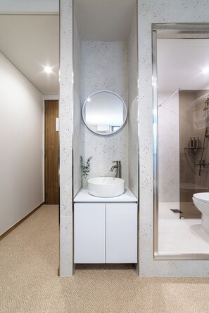 Triple Bunker Room | Meja, Wi-fi percuma 