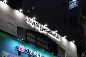 Exterior detail - Lazy Tiger Hotel (Seoul)