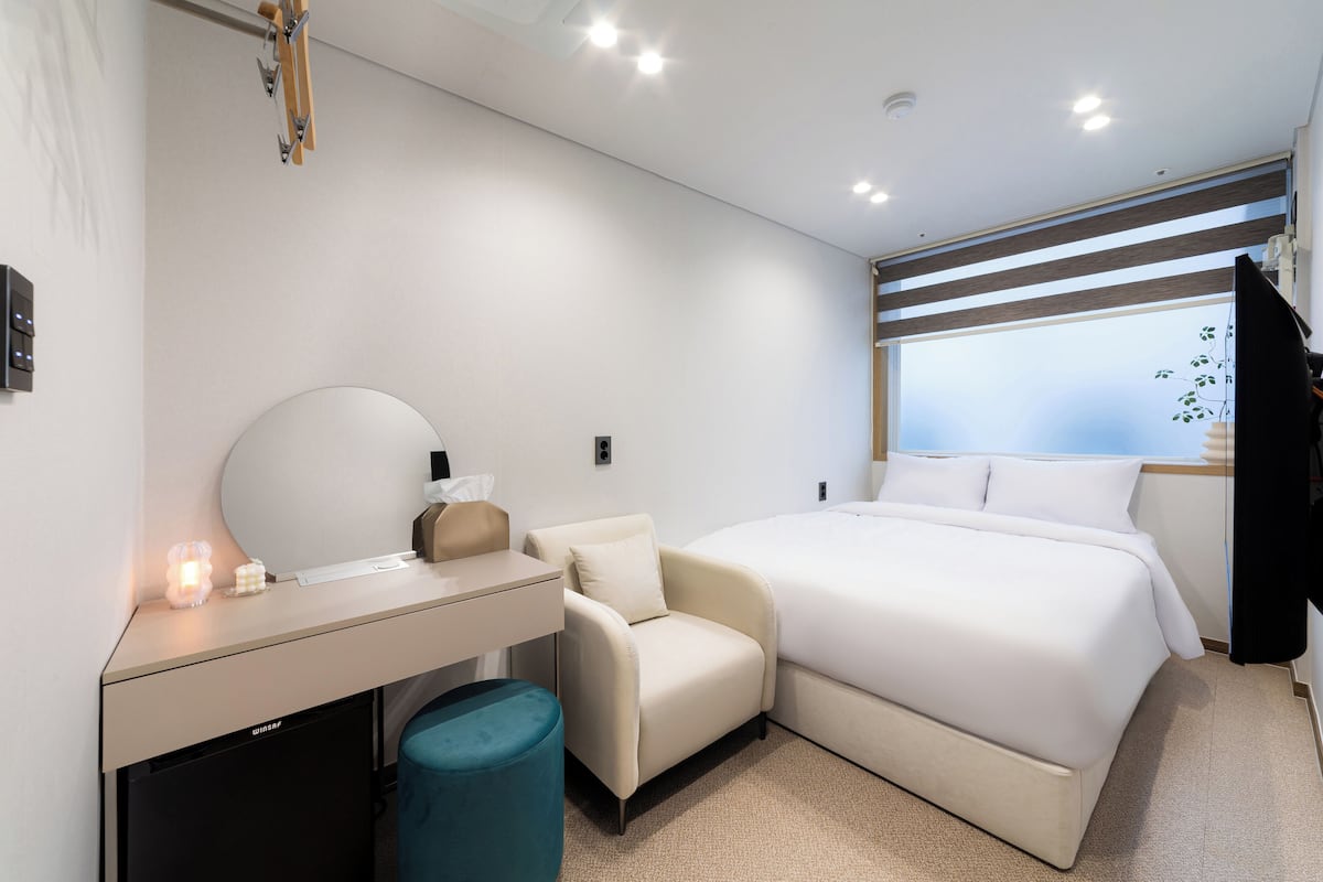 Superior Double Room | Meja, Wi-fi percuma