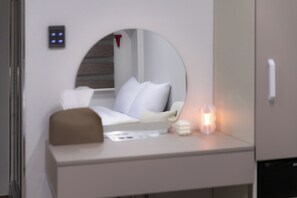 Desk, free WiFi - Lazy Tiger Hotel (Seoul)