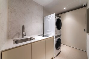 Interior - Lazy Tiger Hotel (Seoul)