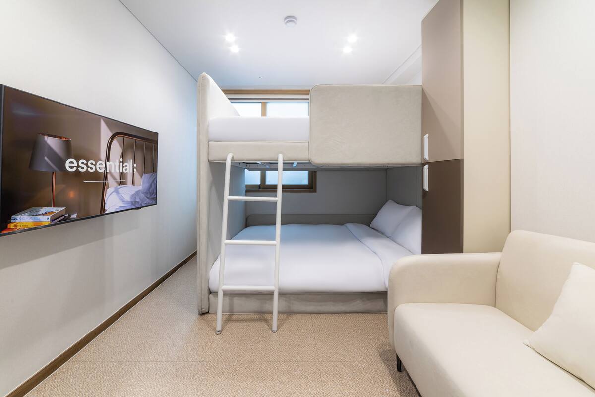 Triple Bunker Room | Skrivebord og wi-fi (inkludert)