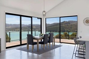 Dining - Whangaroa Casa Roca House (Kaeo)