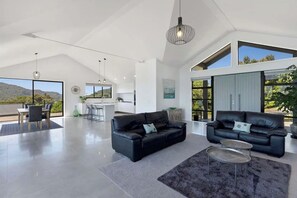 Living area - Whangaroa Casa Roca House (Kaeo)