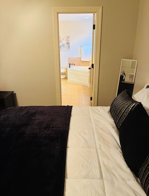 5 bedrooms, iron/ironing board, free WiFi, bed sheets