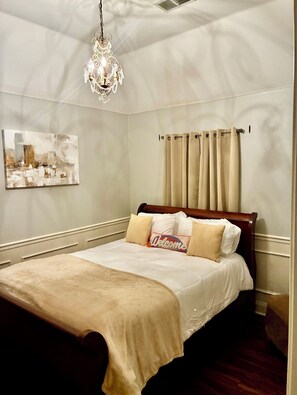 5 bedrooms, iron/ironing board, free WiFi, bed sheets