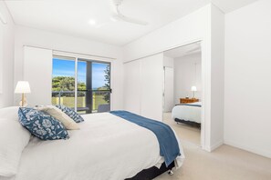WiFi, bed sheets - Absolute Beachfront Escape (Yeppoon)