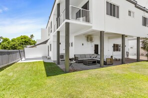 Terrace/patio - Absolute Beachfront Escape (Yeppoon)
