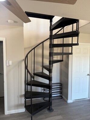 Interior - 3-bedroom house in peaceful Canyon Lake with AC on a lake quiet neighborhood (Canyon Lake)