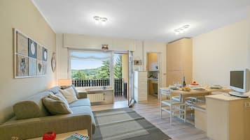 Televisi layar datar 21-inci dengan saluran TV kabel