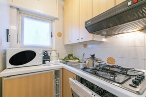 Appartamento Standard, camere multiple (Home Cotolivier 59) | Cucina privata | Frigorifero, microonde, piano cottura, lavastoviglie
