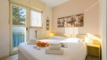 2 kamar tidur, ruang kerja ramah laptop, Wi-Fi gratis, dan seprai linen