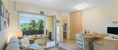 標準公寓, 多間臥室 (Home Cotolivier 59) | 客廳 | 21 吋平面電視連有線電視頻道