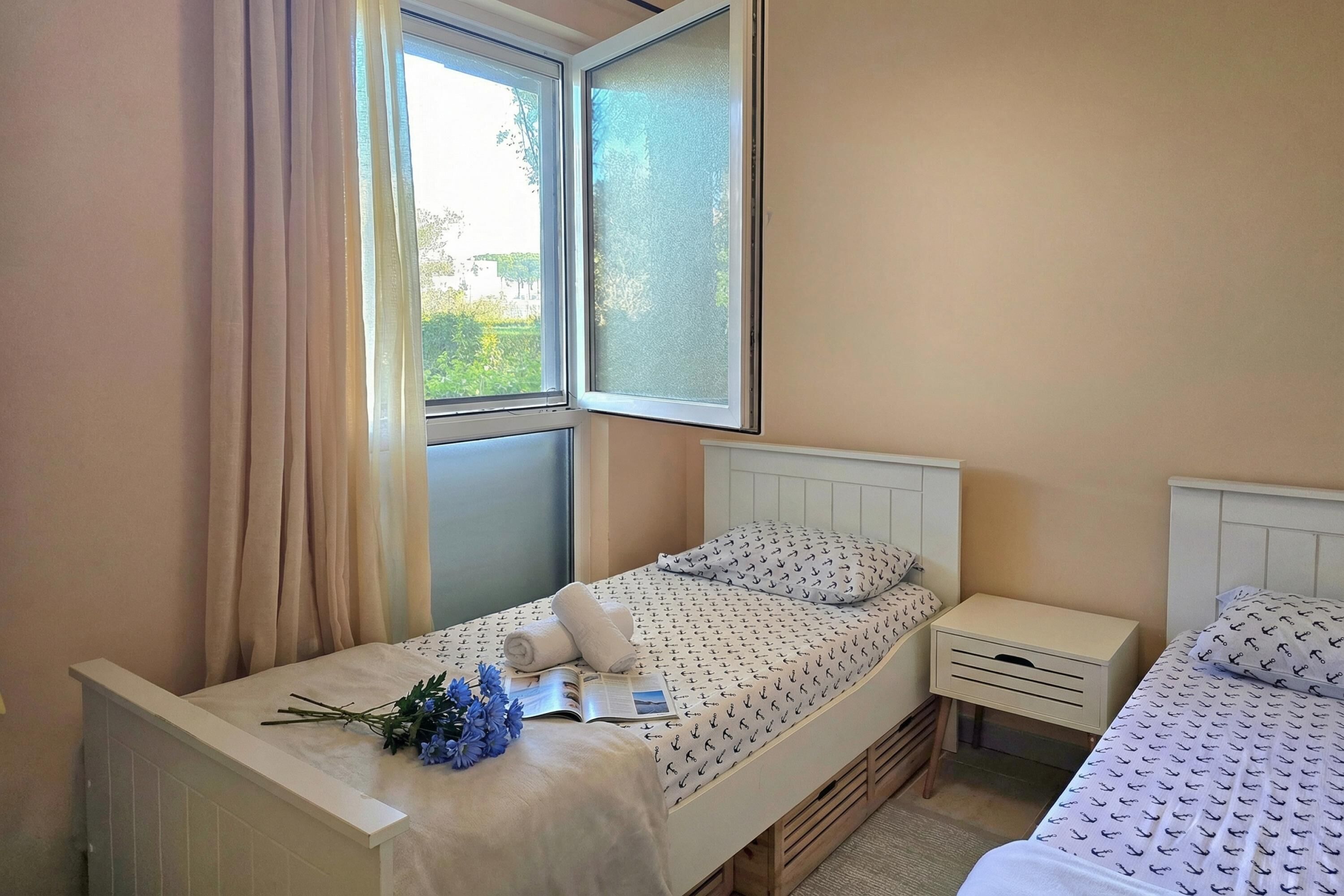 3 bedrooms, iron/ironing board, WiFi, bed sheets