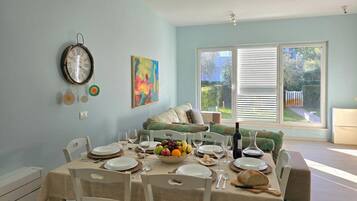Family Apartment, Multiple Bedrooms, 2 Bathrooms (Lura 2 Holiday Homes 127) | Dining