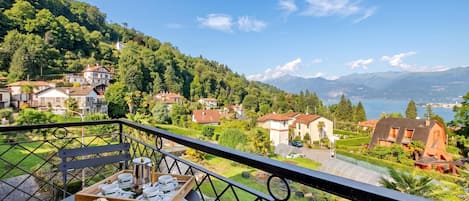 Honeymoon Apartment, 1 Bedroom, Balcony, Mountainside (La Caravella: Stresa Lake & Islands) | Outdoor dining