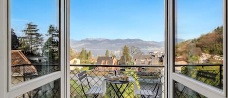 Honeymoon Apartment, Multiple Bedrooms, Mountainside (La Caravella Stresa Lake View) | Outdoor dining