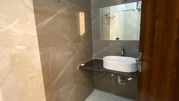 Quarto casal ou duplo luxo | Banheiro | Produtos de toalete grátis, toalhas de banho, sabonete, shampoo