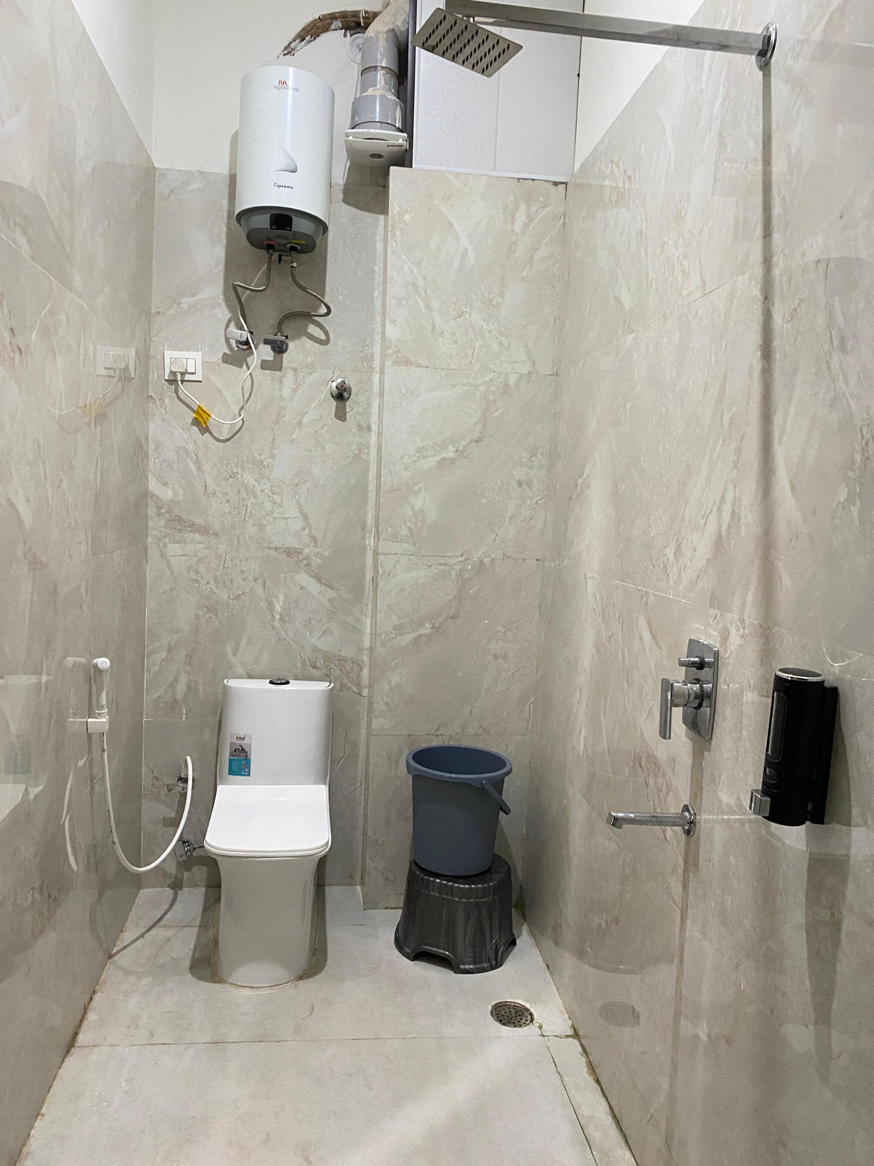 Deluxe Double or Twin Room | Bathroom | Free toiletries, towels, soap, shampoo