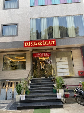Exterior detail - Hotel Taj Silver Palace (Agra)