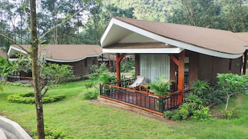 Bungalow, Balkon, Gartenblick | Unterkunftsgelände