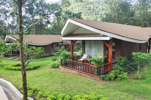 Bungalow, Balkon, Gartenblick | Unterkunftsgelände